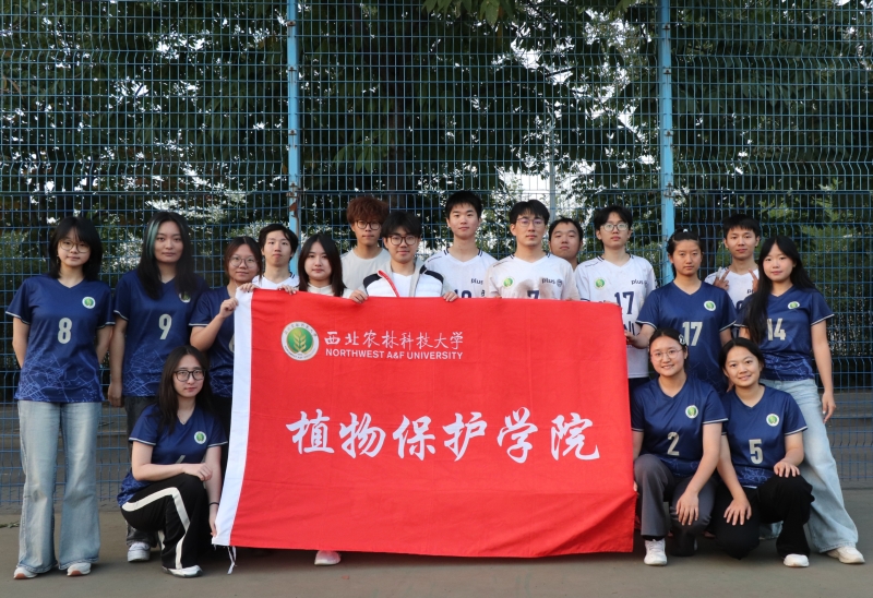 图2.排球队赛后合影.jpg