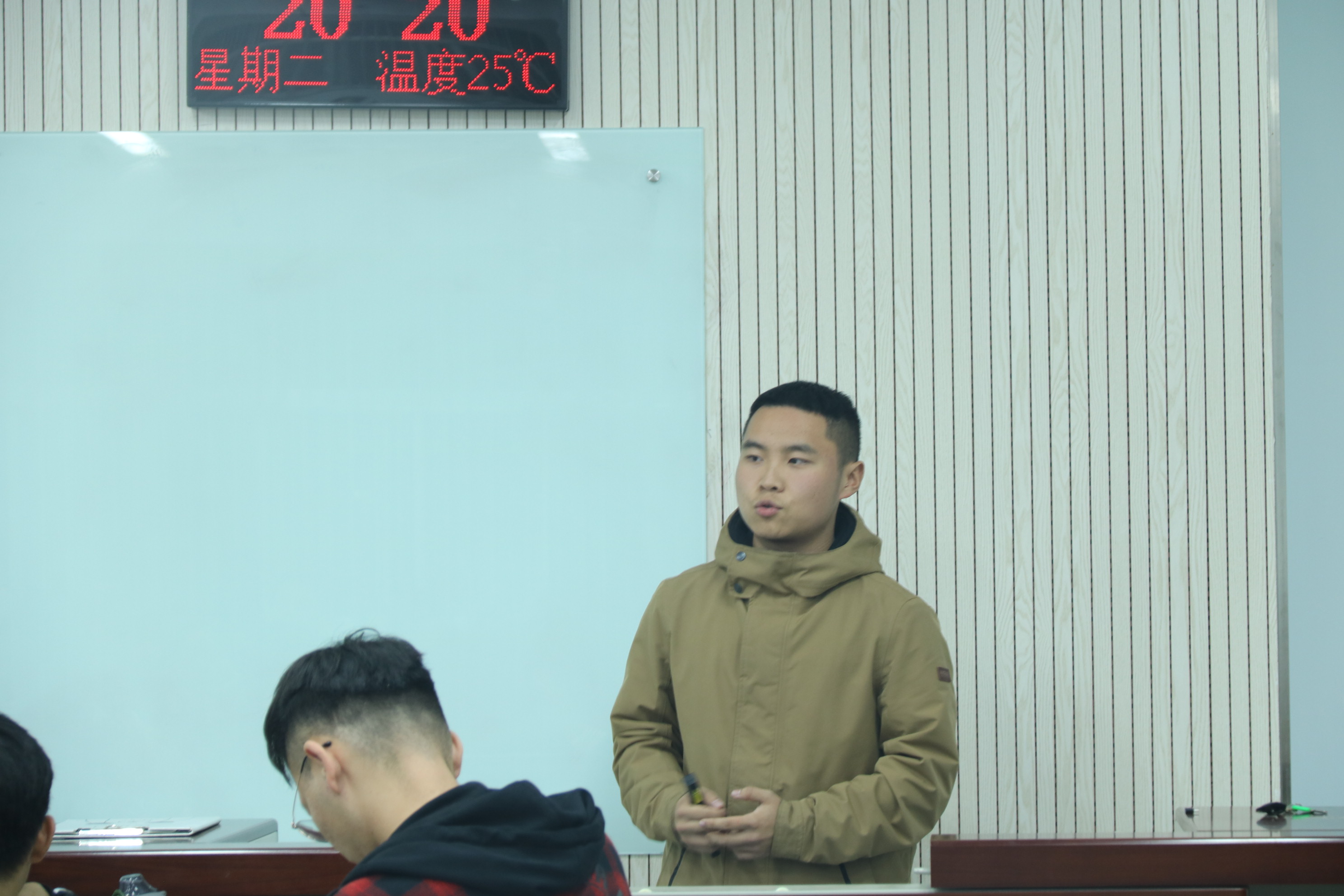 3e5eb686afb14a59a5f944230843a24f.jpg 3e5eb686afb14a59a5f944230843a24f.jpg