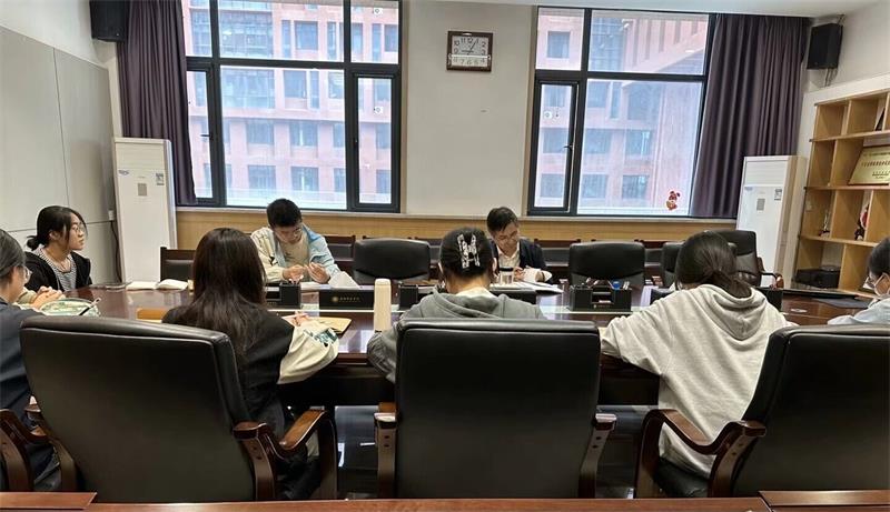 d2f966b8fa8443e8a05c1c1b481e9e5f.jpg 800以实际行动争做优秀共产党员裁剪.jpg